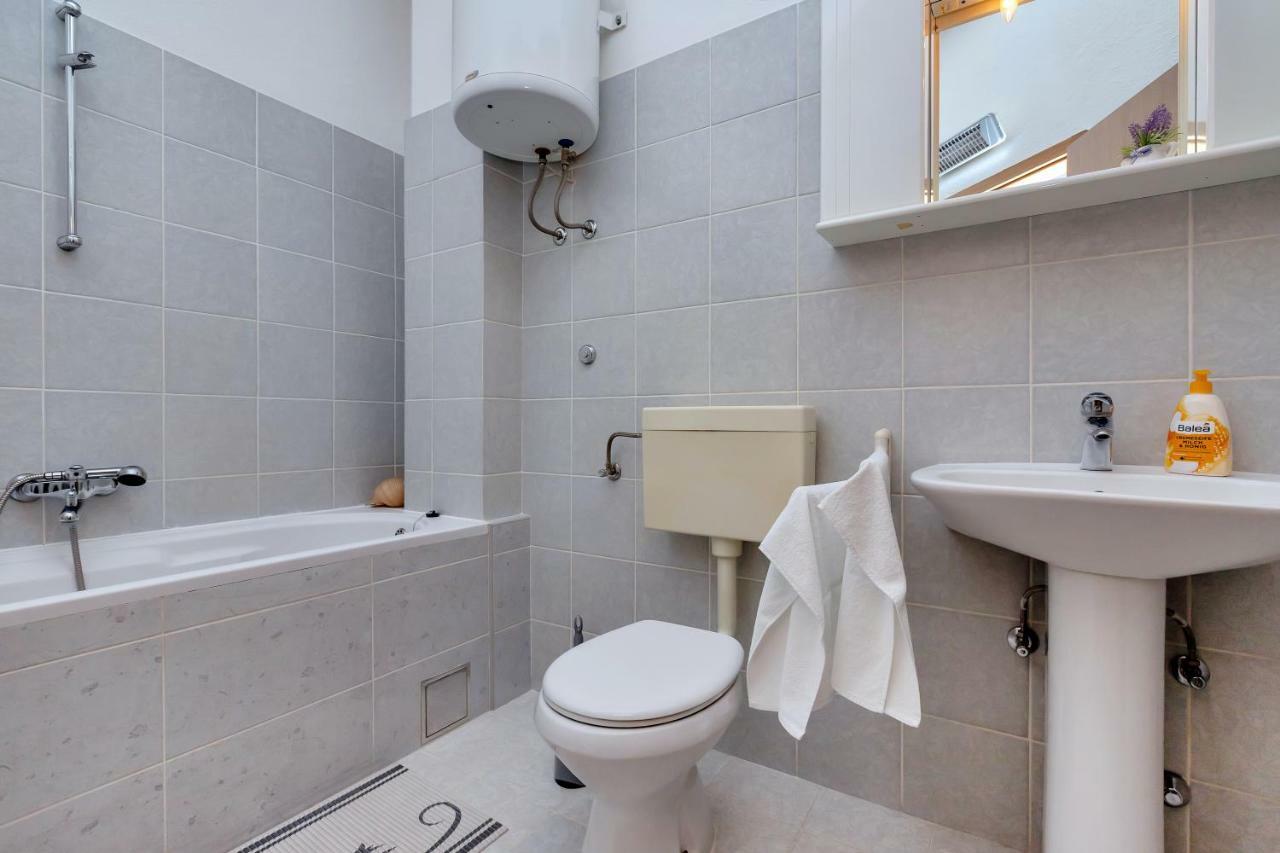 Apartment Kate-Few Minutes From Beach Макарска Экстерьер фото